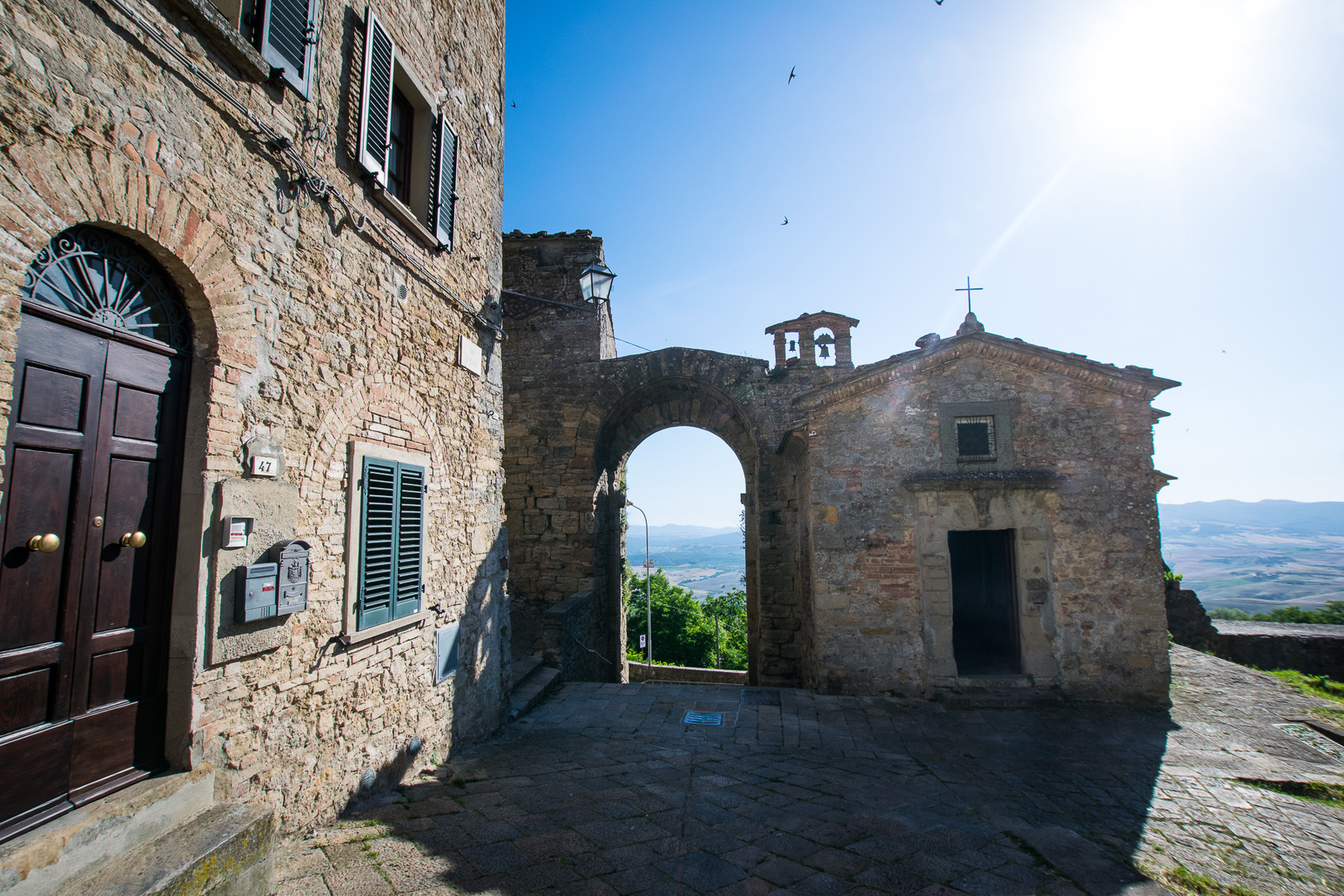 Volterra: tra Rosso, urne e ombre 2